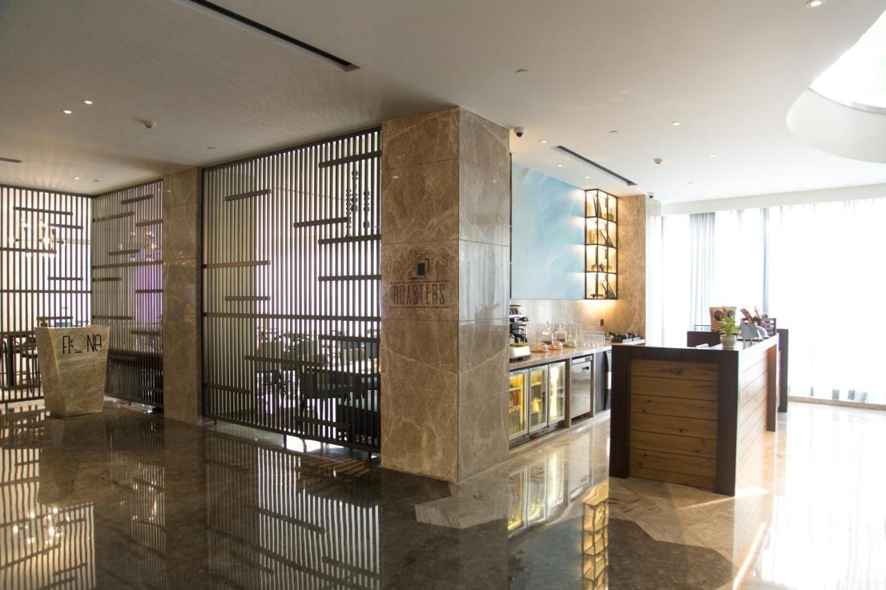 Radisson Blu Mumbai International Airport Hotel Luaran gambar The interior of the lounge