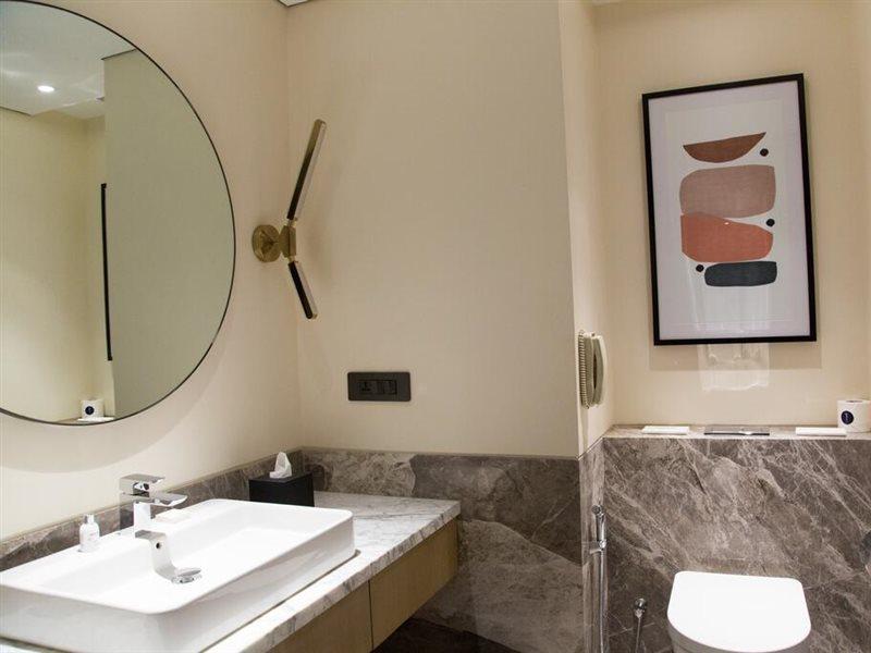 Radisson Blu Mumbai International Airport Hotel Luaran gambar Bathroom