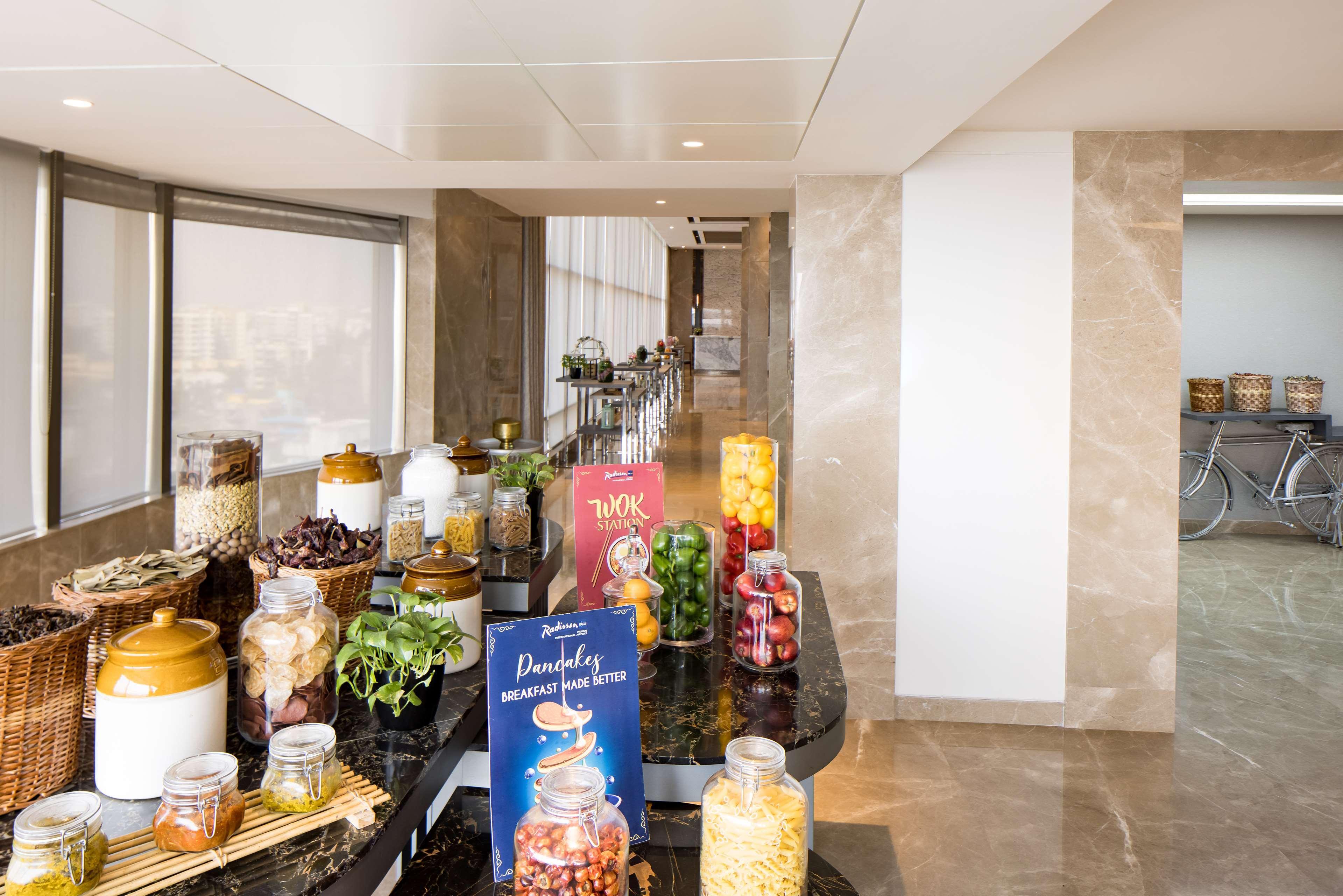 Radisson Blu Mumbai International Airport Hotel Luaran gambar The kitchen of the ship
