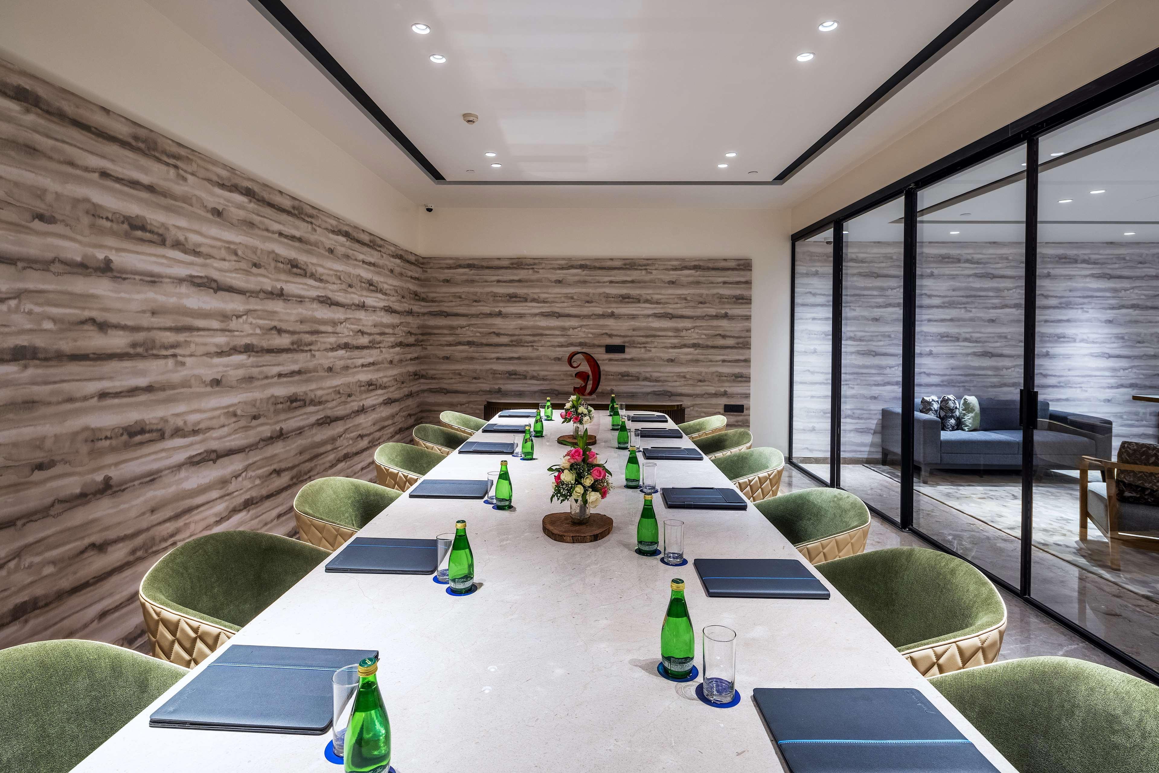 Radisson Blu Mumbai International Airport Hotel Luaran gambar Meeting room at the hotel